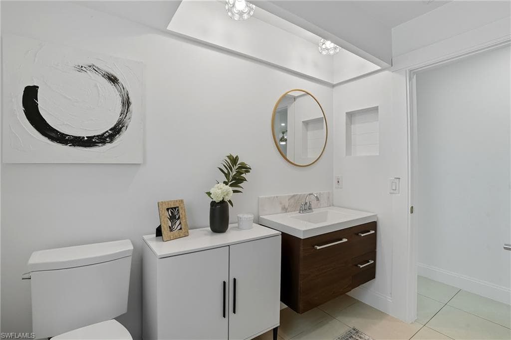 155 Old Tamiami Trl, Naples, FL 34110-30