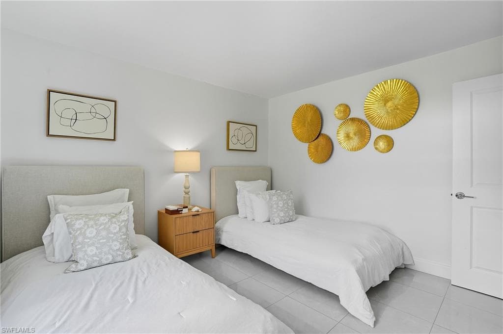 155 Old Tamiami Trl, Naples, FL 34110-33