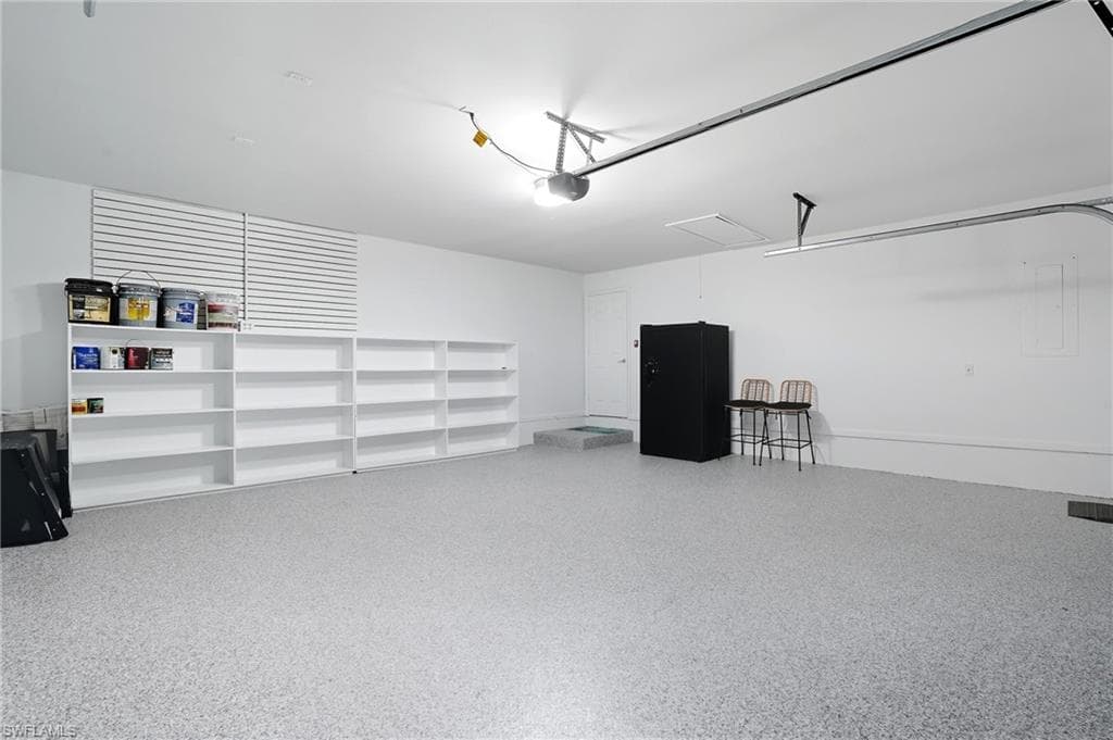 155 Old Tamiami Trl, Naples, FL 34110-34