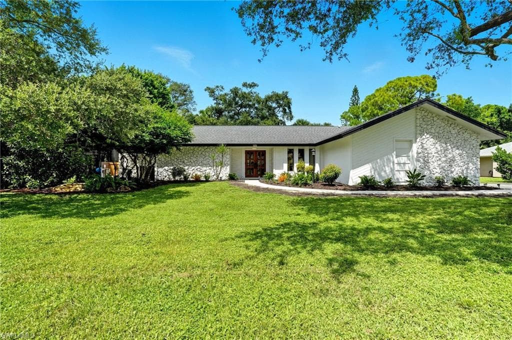 155 Old Tamiami Trl, Naples, FL 34110-2