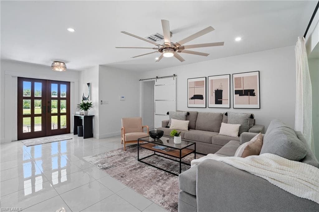 155 Old Tamiami Trl, Naples, FL 34110-3