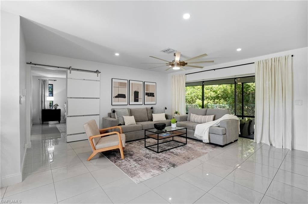 155 Old Tamiami Trl, Naples, FL 34110-6