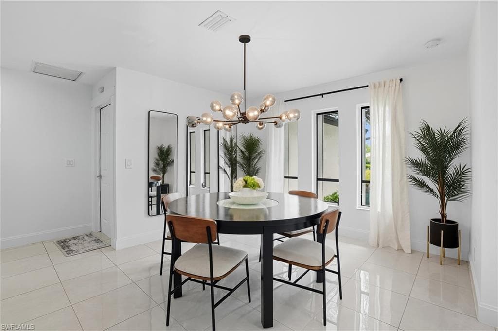 155 Old Tamiami Trl, Naples, FL 34110-7