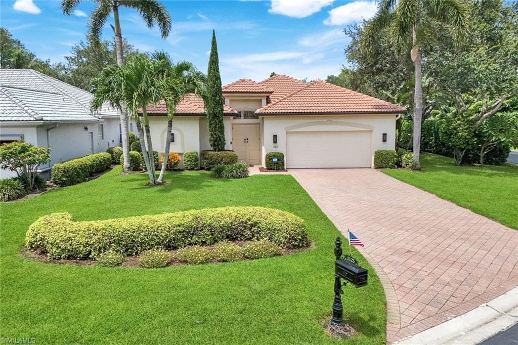 1123 Augusta Falls Way, Naples, FL 34119-2