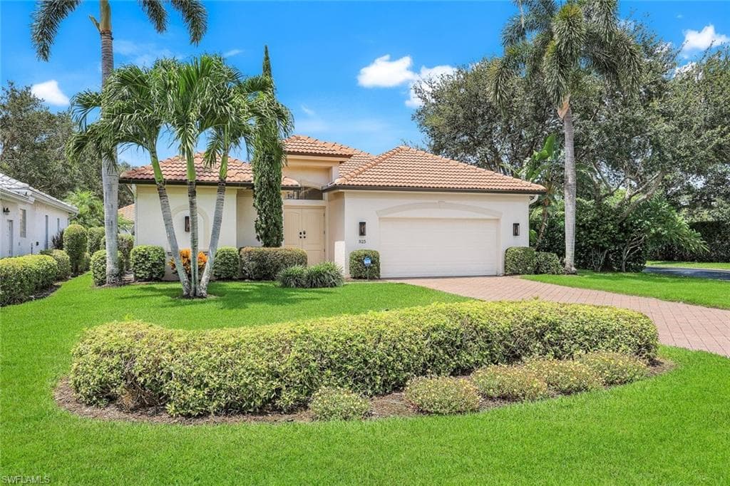 1123 Augusta Falls Way, Naples, FL 34119-41
