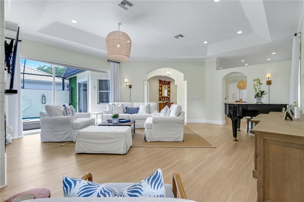 1123 Augusta Falls Way, Naples, FL 34119-4