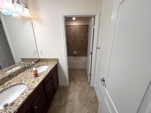 9227 Shadow Oak Ln, Naples, FL 34120-9