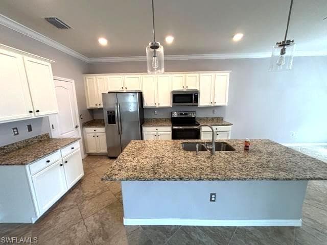 9227 Shadow Oak Ln, Naples, FL 34120-6