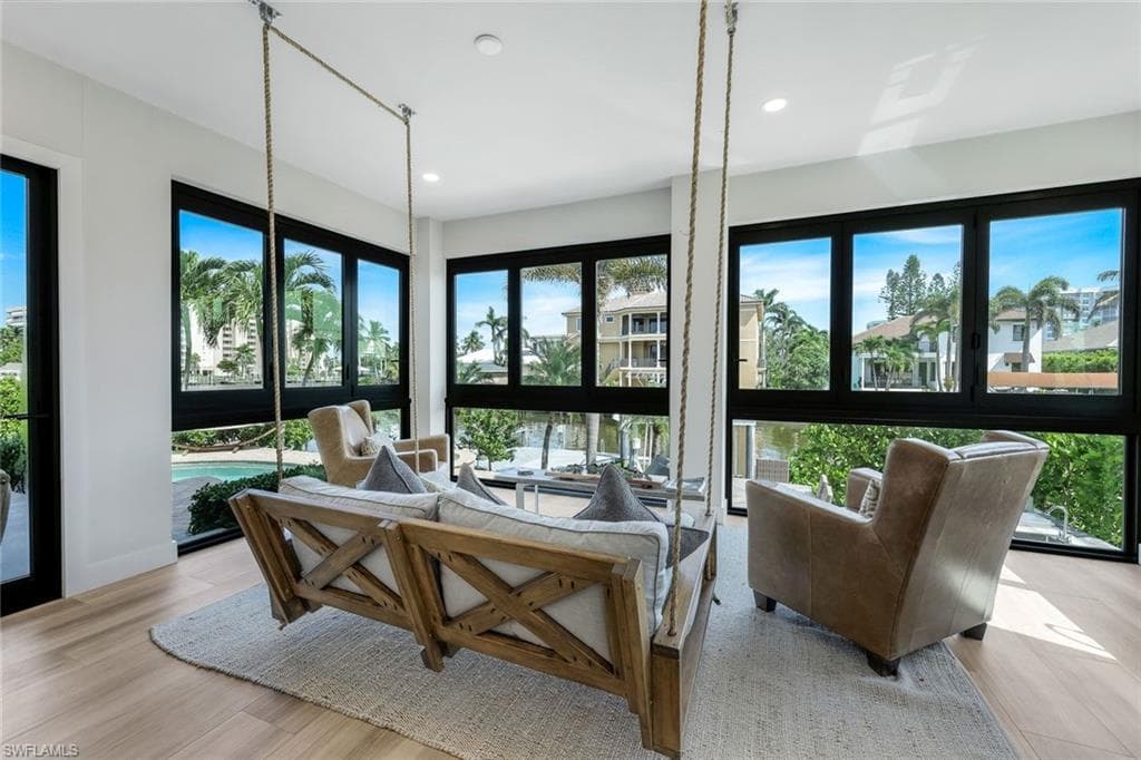 155 Heron Ave, Naples, FL 34108-8