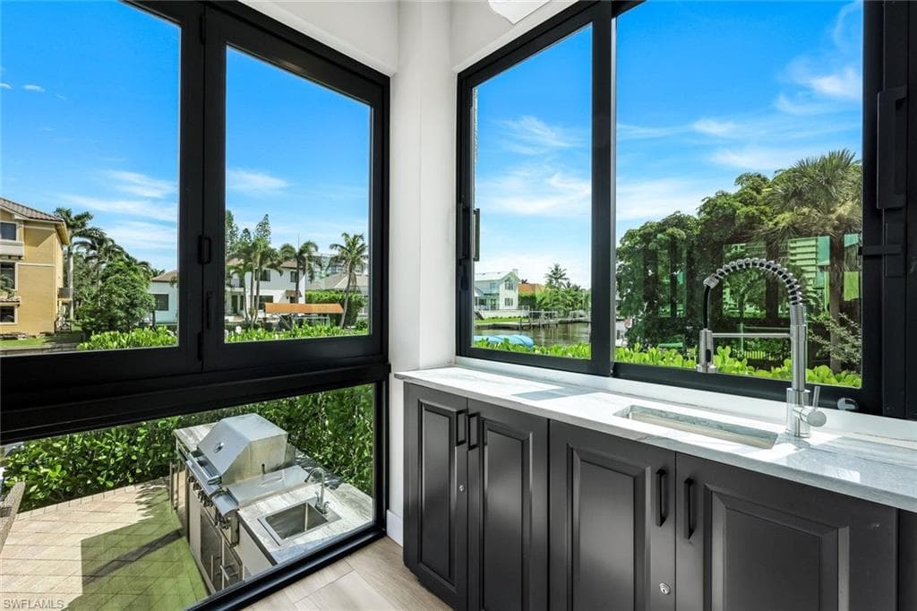 155 Heron Ave, Naples, FL 34108-11