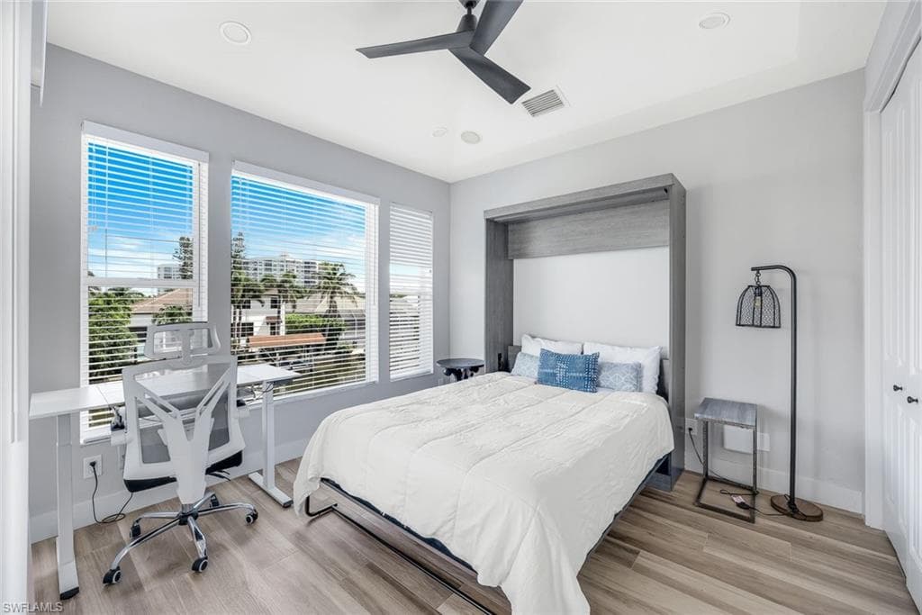 155 Heron Ave, Naples, FL 34108-17