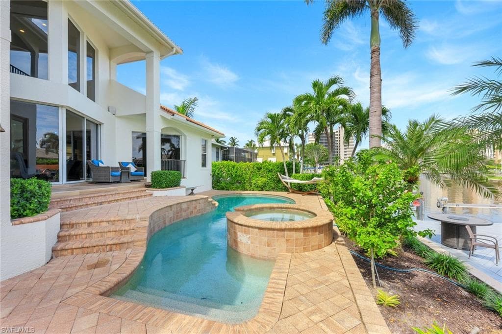 155 Heron Ave, Naples, FL 34108-25