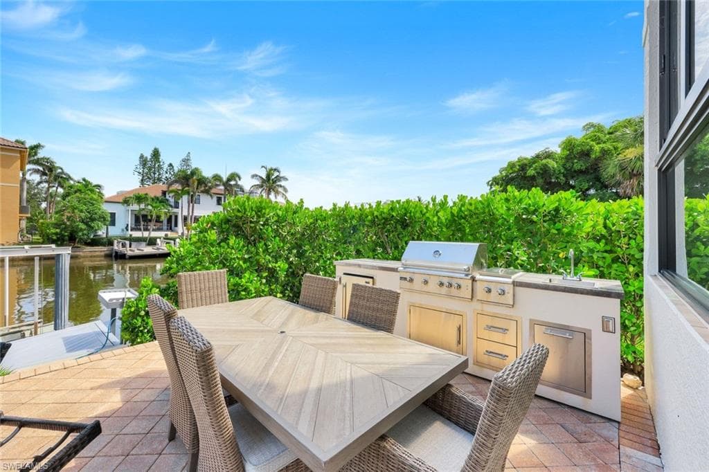 155 Heron Ave, Naples, FL 34108-30