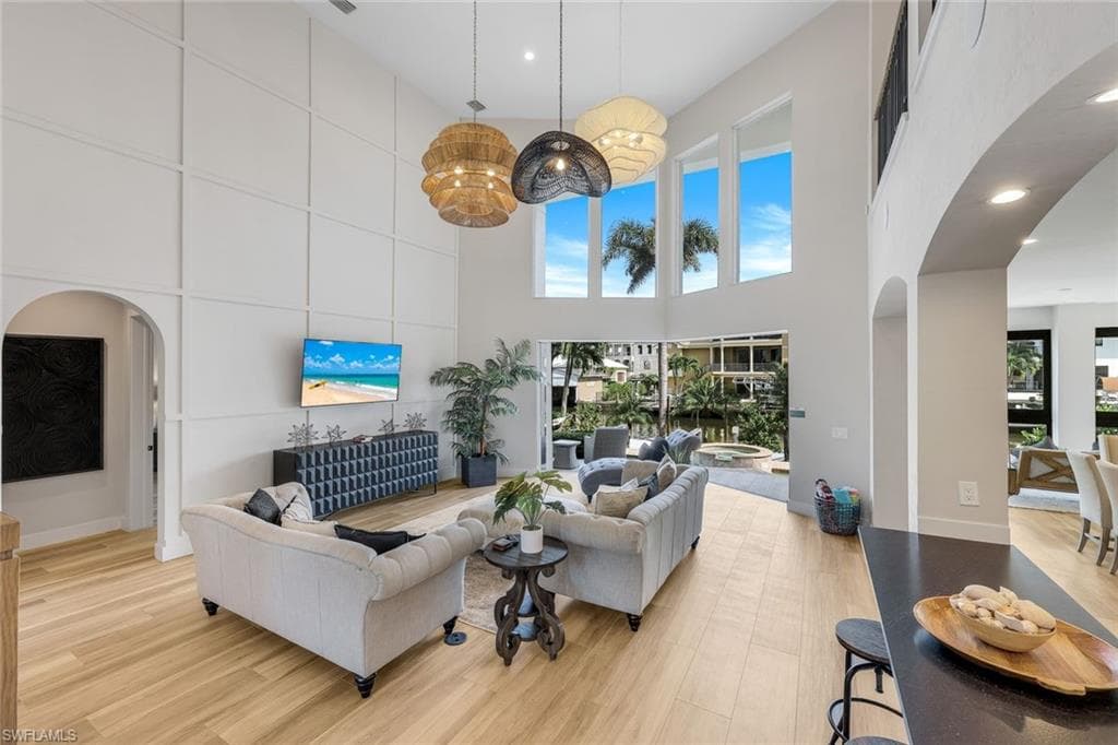 155 Heron Ave, Naples, FL 34108-2