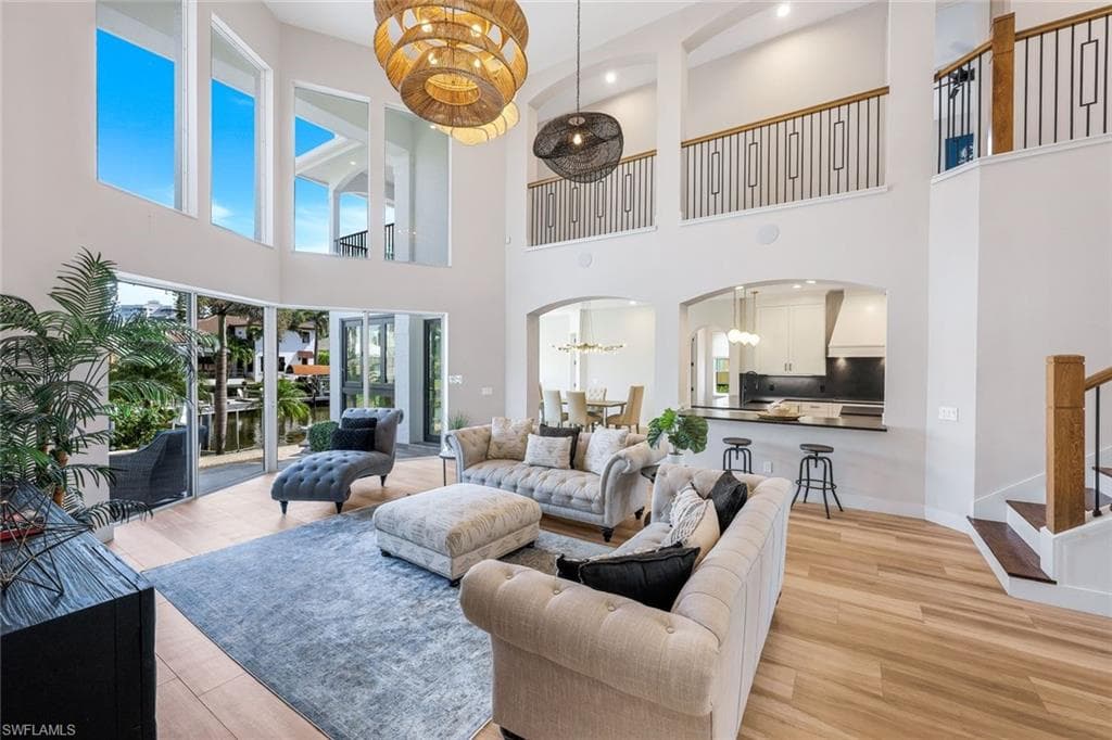 155 Heron Ave, Naples, FL 34108-3