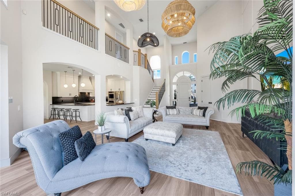 155 Heron Ave, Naples, FL 34108-4