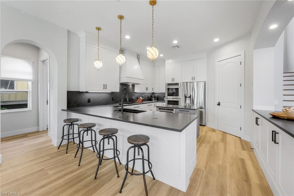 155 Heron Ave, Naples, FL 34108-5