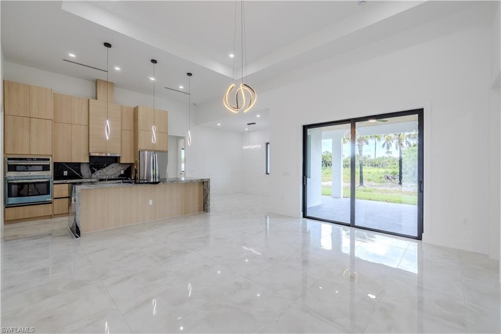 2171 Everglades Blvd S, Naples, FL 34117-5