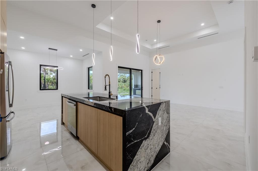2171 Everglades Blvd S, Naples, FL 34117-8