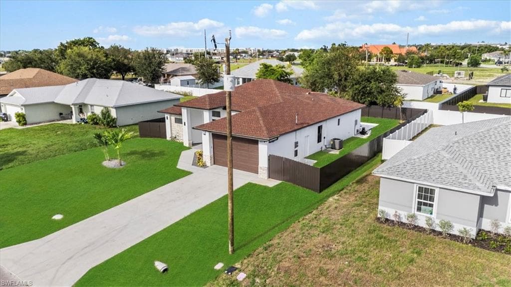 27 8th Pl, Cape Coral, FL 33991-11