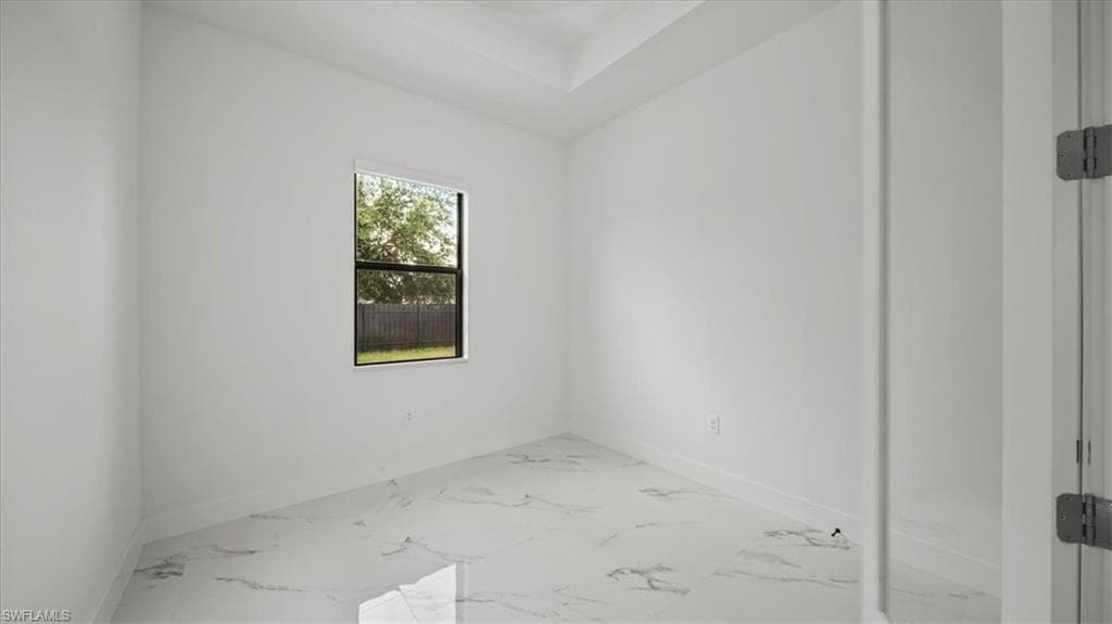 27 8th Pl, Cape Coral, FL 33991-25