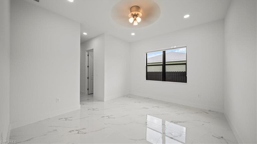 27 8th Pl, Cape Coral, FL 33991-28