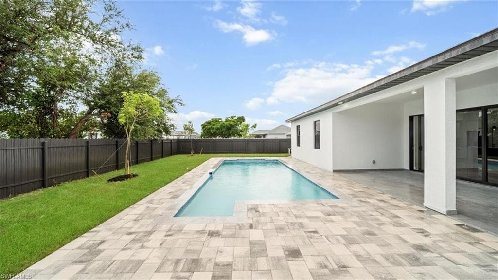27 8th Pl, Cape Coral, FL 33991-8