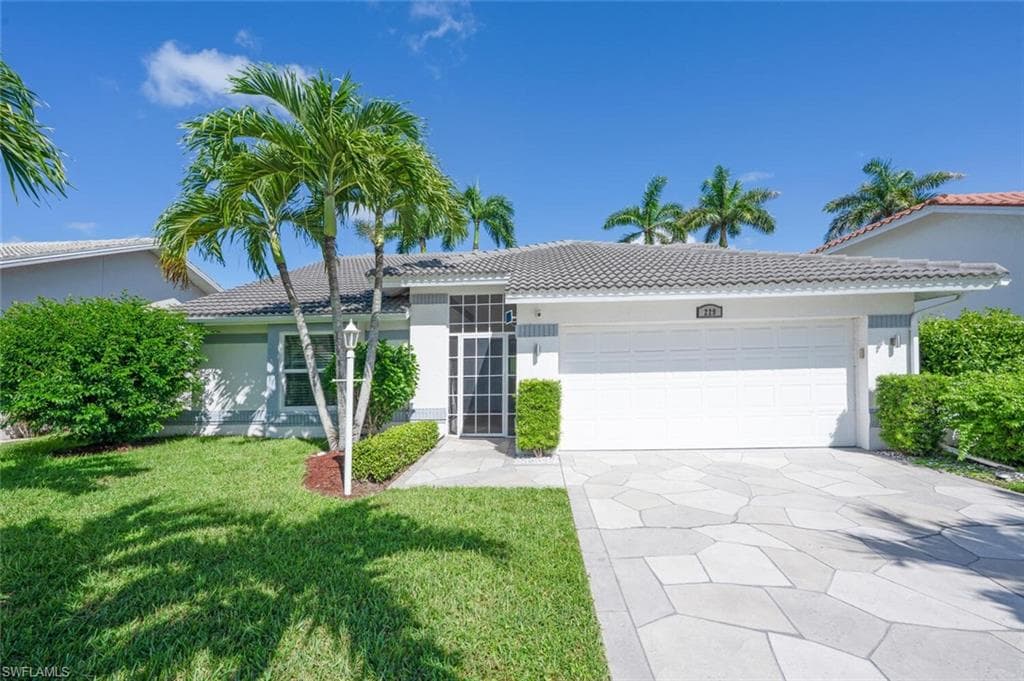 229 Countryside Dr, Naples, FL 34104-2