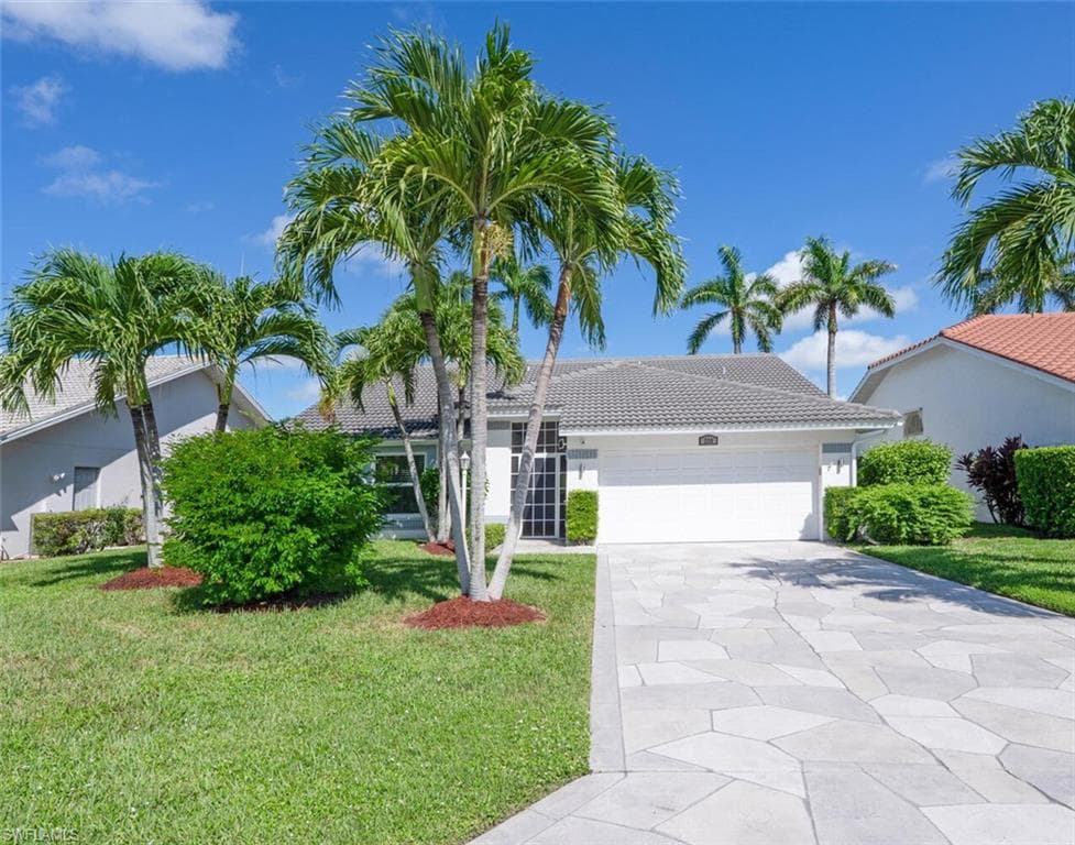 229 Countryside Dr, Naples, FL 34104-3