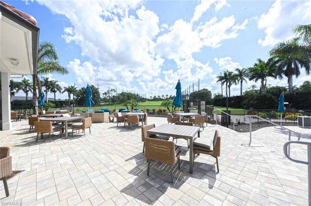 229 Countryside Dr, Naples, FL 34104-42