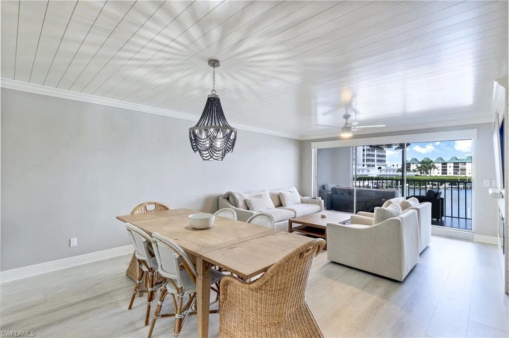 9103 Vanderbilt Dr 2, Naples, FL 34108-9