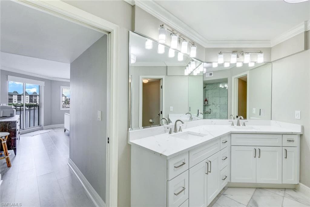 9103 Vanderbilt Dr 2, Naples, FL 34108-13