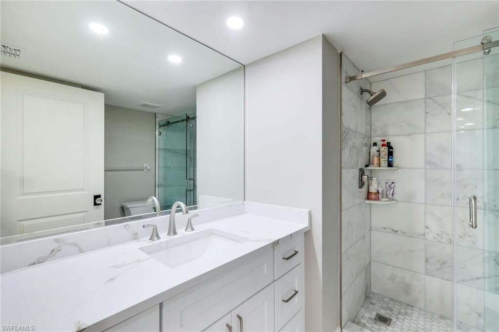 9103 Vanderbilt Dr 2, Naples, FL 34108-15