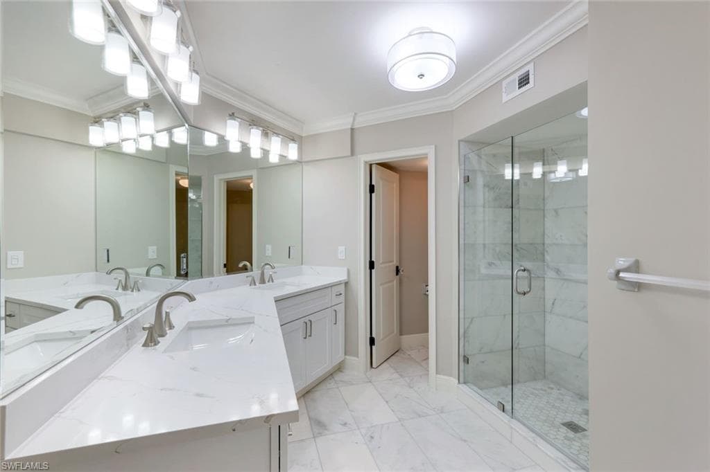 9103 Vanderbilt Dr 2, Naples, FL 34108-16