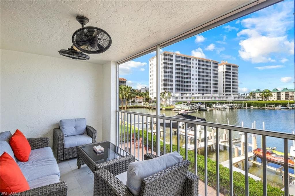 9103 Vanderbilt Dr 2, Naples, FL 34108-18