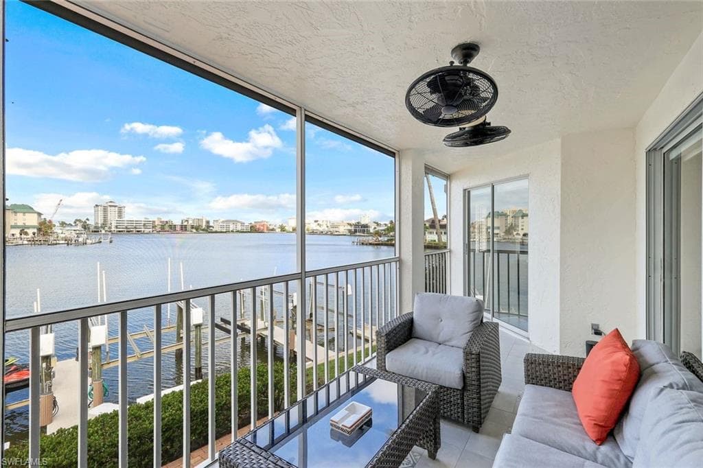 9103 Vanderbilt Dr 2, Naples, FL 34108-19