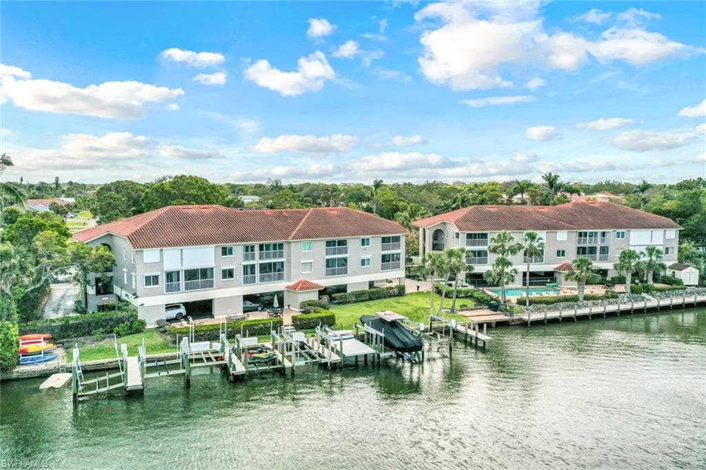 9103 Vanderbilt Dr 2, Naples, FL 34108-20