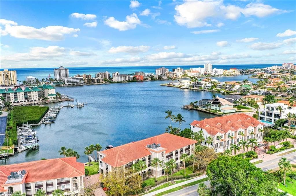 9103 Vanderbilt Dr 2, Naples, FL 34108-22