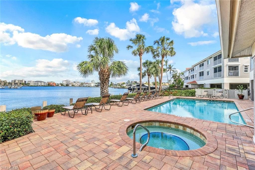 9103 Vanderbilt Dr 2, Naples, FL 34108-23