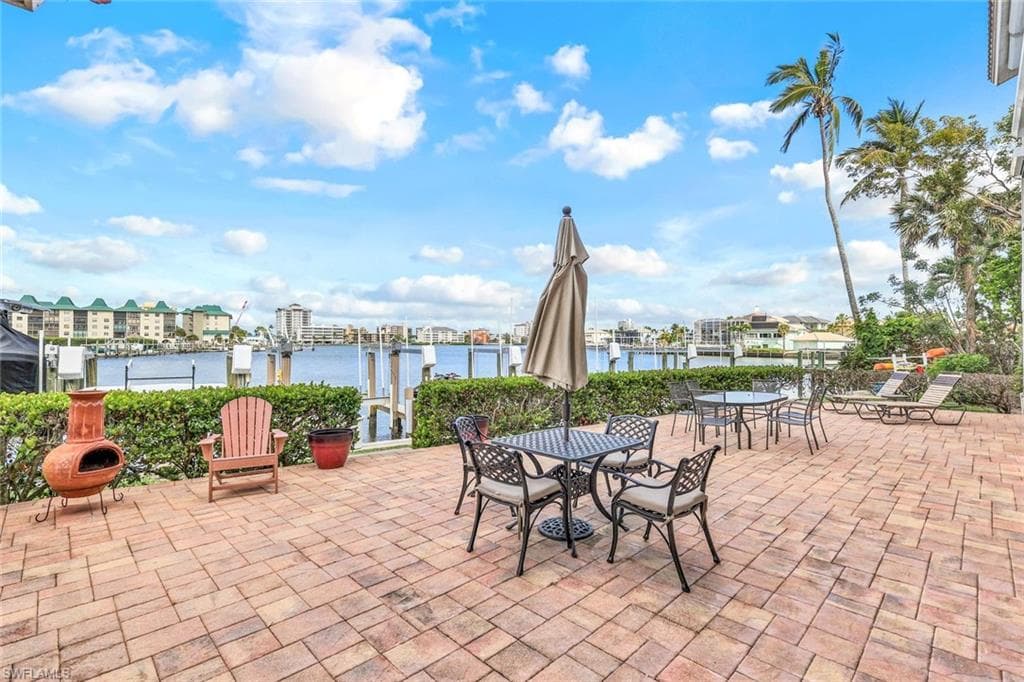 9103 Vanderbilt Dr 2, Naples, FL 34108-24