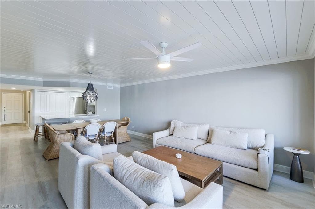9103 Vanderbilt Dr 2, Naples, FL 34108-4