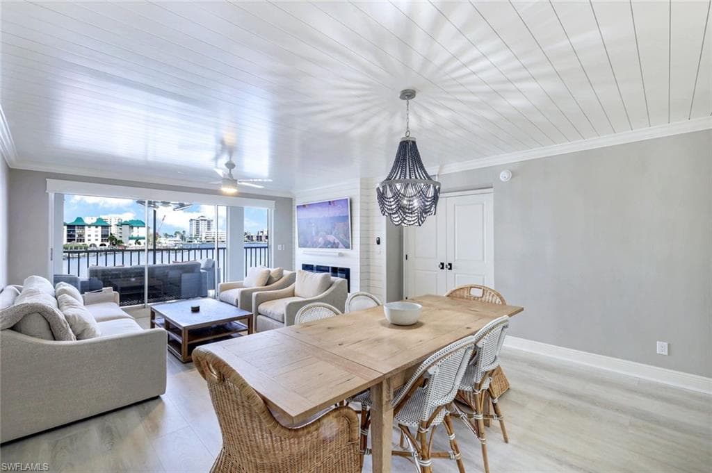 9103 Vanderbilt Dr 2, Naples, FL 34108-8