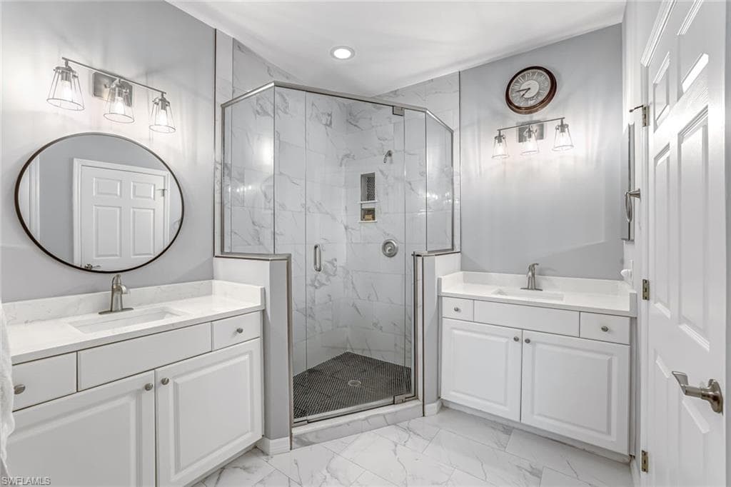 4843 Hampshire Ct 204, Naples, FL 34112-9