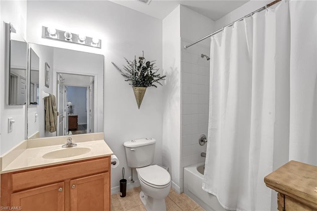 4843 Hampshire Ct 204, Naples, FL 34112-11