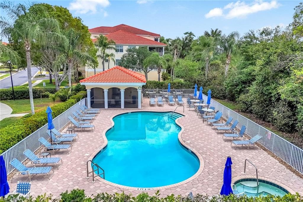 4843 Hampshire Ct 204, Naples, FL 34112-16