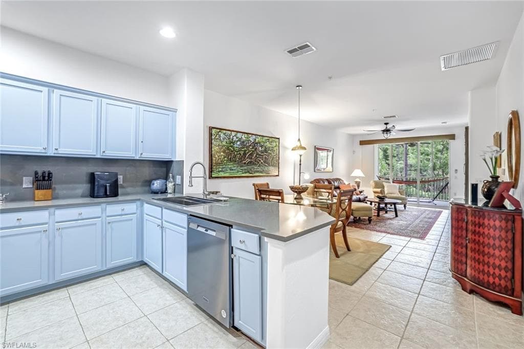 4843 Hampshire Ct 204, Naples, FL 34112-3