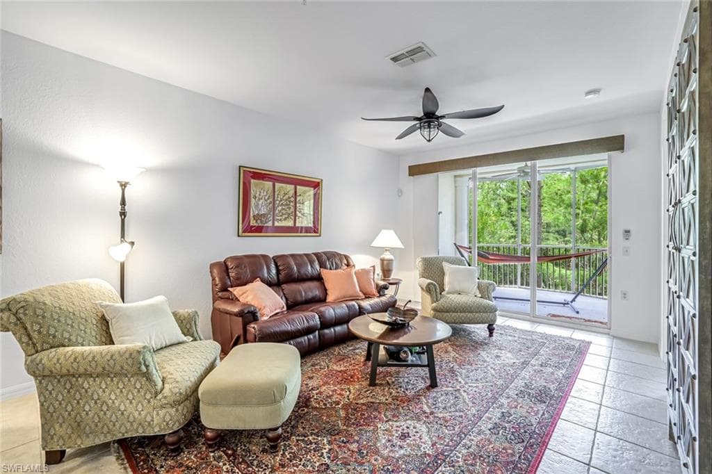 4843 Hampshire Ct 204, Naples, FL 34112-5