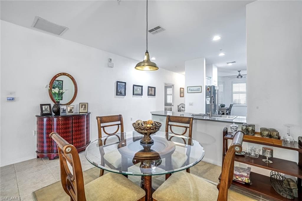 4843 Hampshire Ct 204, Naples, FL 34112-7