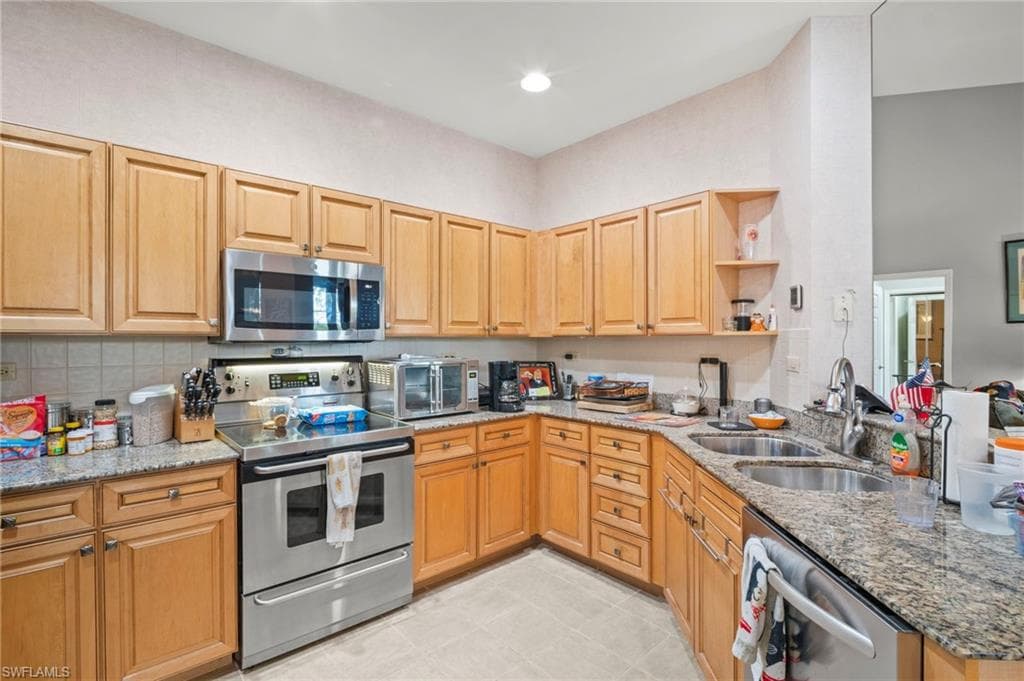 8570 Danbury Blvd 204, Naples, FL 34120-10