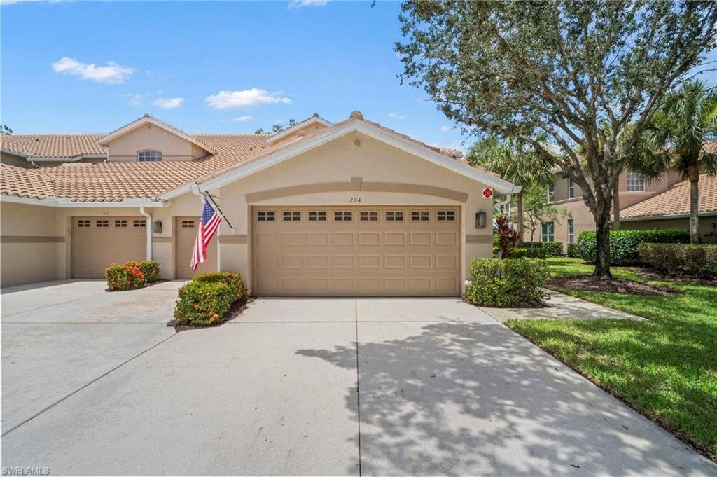 8570 Danbury Blvd 204, Naples, FL 34120-1